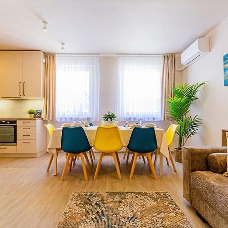Roomy Apartment 80Sqm At City Center Free Parking Space, Ac & Balcony Boedapest Buitenkant foto
