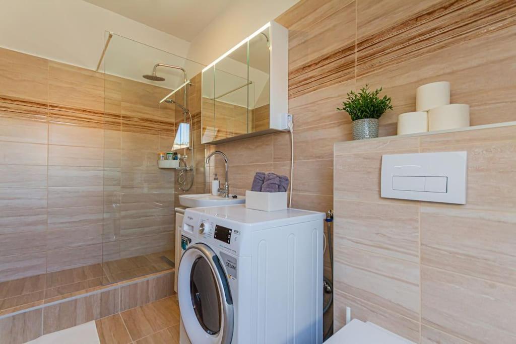 Roomy Apartment 80Sqm At City Center Free Parking Space, Ac & Balcony Boedapest Buitenkant foto