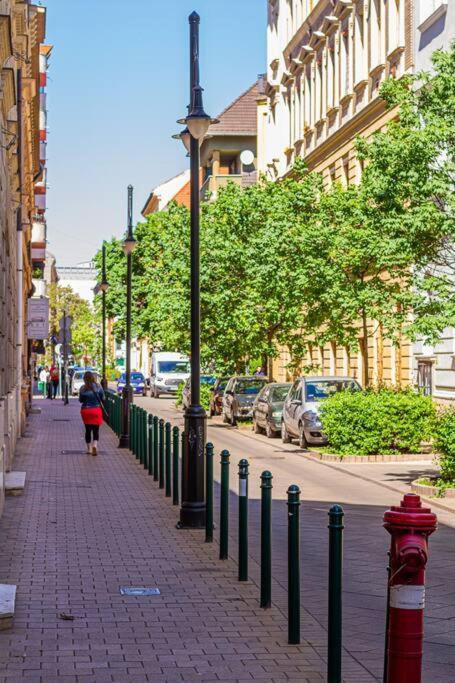Roomy Apartment 80Sqm At City Center Free Parking Space, Ac & Balcony Boedapest Buitenkant foto