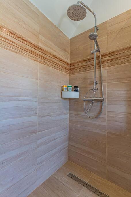 Roomy Apartment 80Sqm At City Center Free Parking Space, Ac & Balcony Boedapest Buitenkant foto
