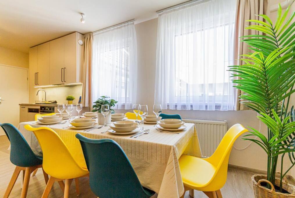 Roomy Apartment 80Sqm At City Center Free Parking Space, Ac & Balcony Boedapest Buitenkant foto