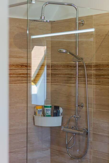 Roomy Apartment 80Sqm At City Center Free Parking Space, Ac & Balcony Boedapest Buitenkant foto