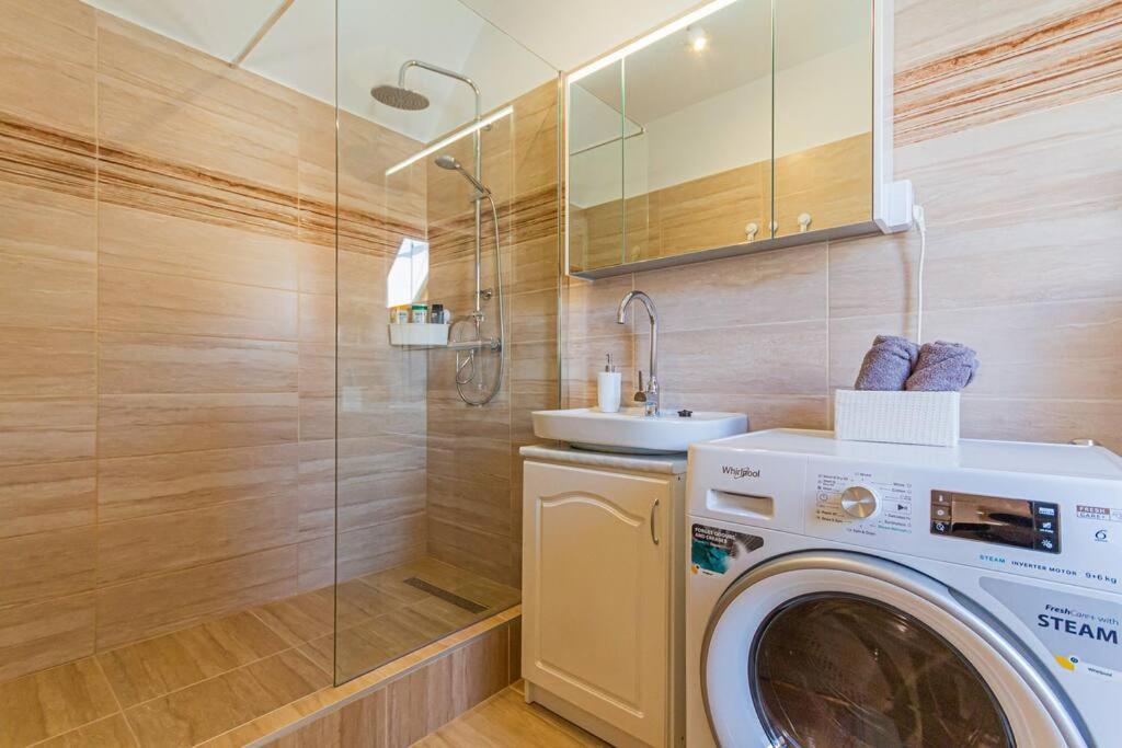 Roomy Apartment 80Sqm At City Center Free Parking Space, Ac & Balcony Boedapest Buitenkant foto
