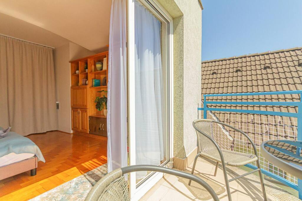 Roomy Apartment 80Sqm At City Center Free Parking Space, Ac & Balcony Boedapest Buitenkant foto