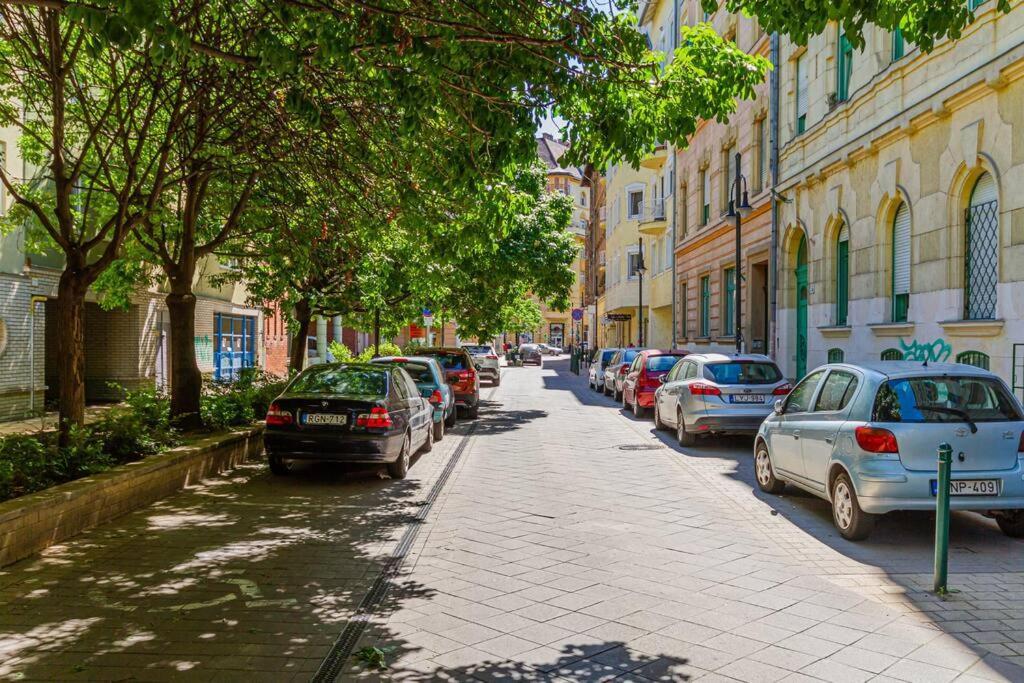 Roomy Apartment 80Sqm At City Center Free Parking Space, Ac & Balcony Boedapest Buitenkant foto