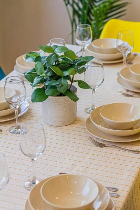 Roomy Apartment 80Sqm At City Center Free Parking Space, Ac & Balcony Boedapest Buitenkant foto
