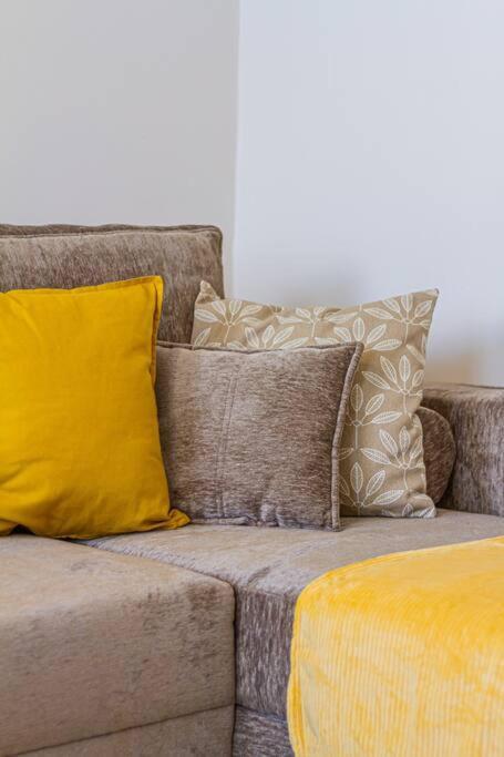 Roomy Apartment 80Sqm At City Center Free Parking Space, Ac & Balcony Boedapest Buitenkant foto