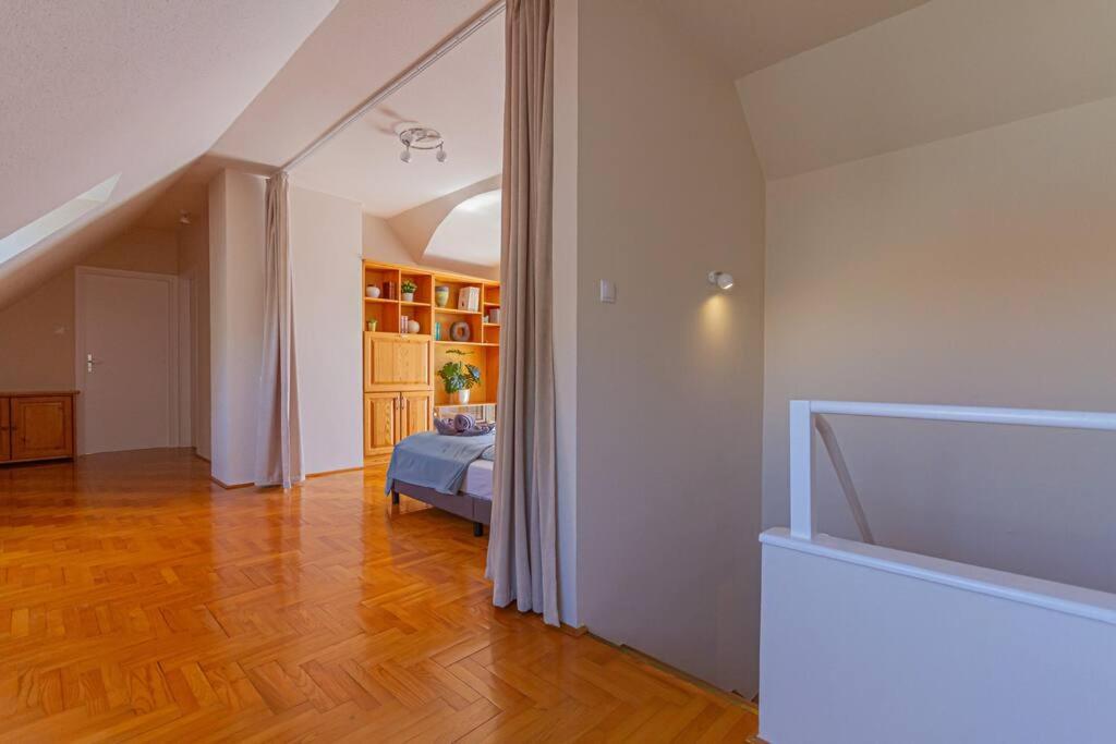 Roomy Apartment 80Sqm At City Center Free Parking Space, Ac & Balcony Boedapest Buitenkant foto