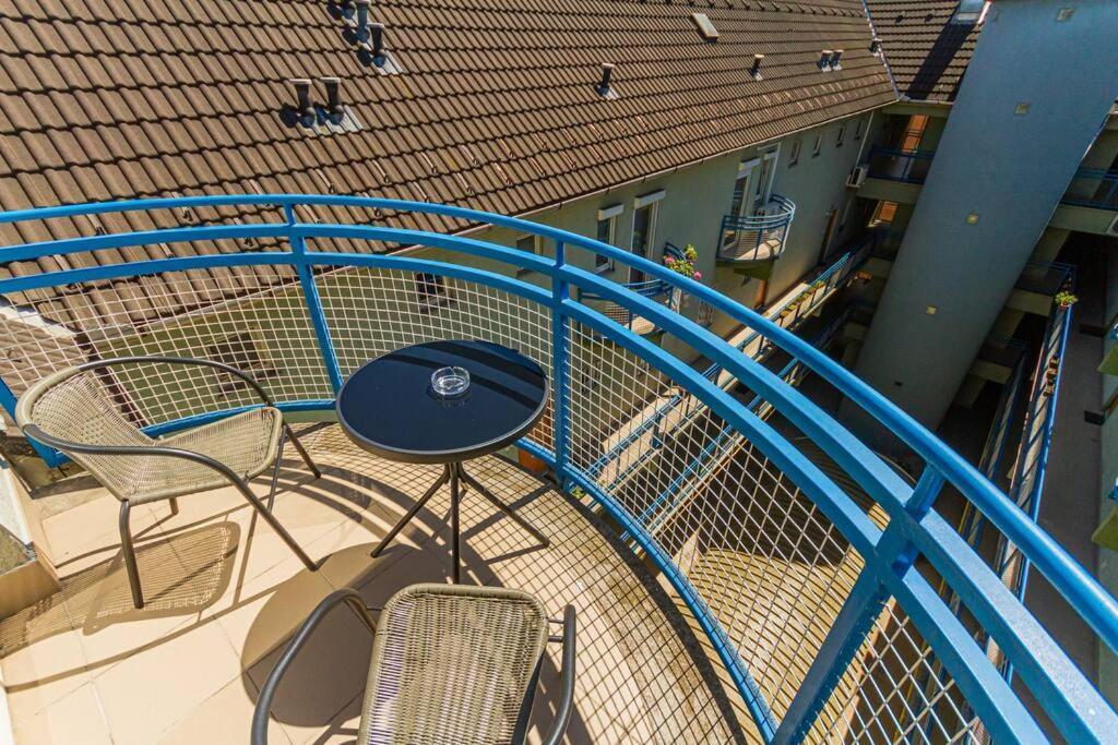 Roomy Apartment 80Sqm At City Center Free Parking Space, Ac & Balcony Boedapest Buitenkant foto
